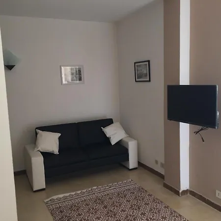 George House 32 *